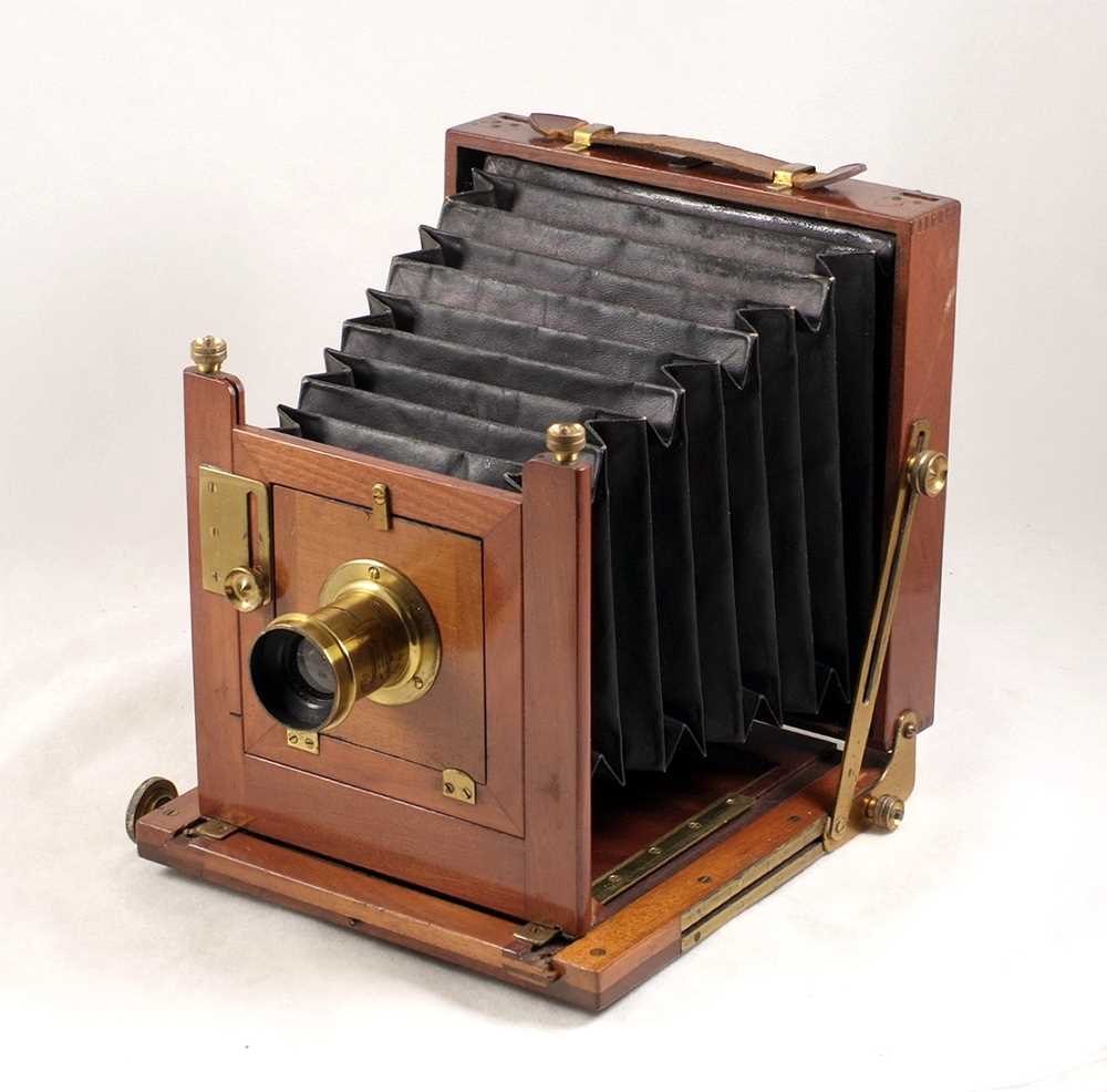 Lot 48 - An Un-named Half Plate Wood & Brass Field Camera