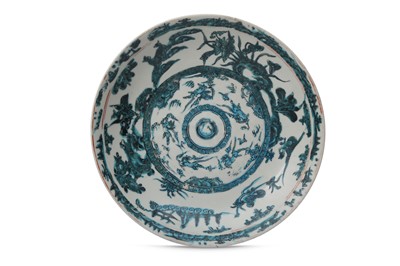 Lot 684 - A LARGE CHINESE 'SWATOW' CHARGER.