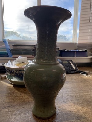 Lot 165 - A CHINESE LONGQUAN CELADON-GLAZED YEN YEN VASE.