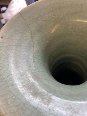 Lot 165 - A CHINESE LONGQUAN CELADON-GLAZED YEN YEN VASE.