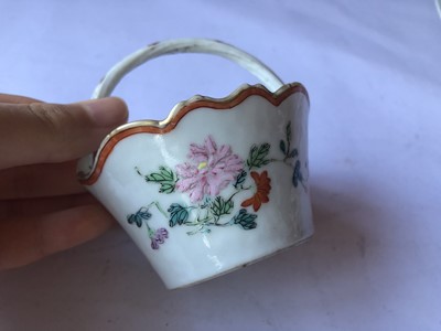 Lot 201 - A CHINESE FAMILLE ROSE MINIATURE BASKET.