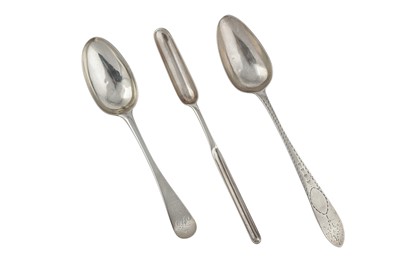 Lot 61 - A mixed group – A George III Irish sterling silver tablespoon, Dublin 1791 by John Shiels