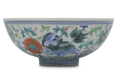 Lot 642 - A CHINESE FAMILLE ROSE 'LION DOGS' BOWL.
