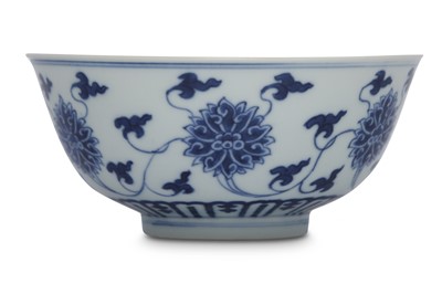 Lot 687 - A CHINESE BLUE AND WHITE 'LOTUS' BOWL.