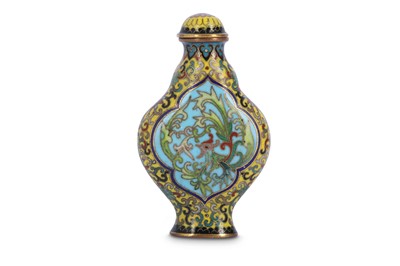Lot 694 - A CHINESE CLOISONNE ENAMEL SNUFF BOTTLE AND STOPPER.
