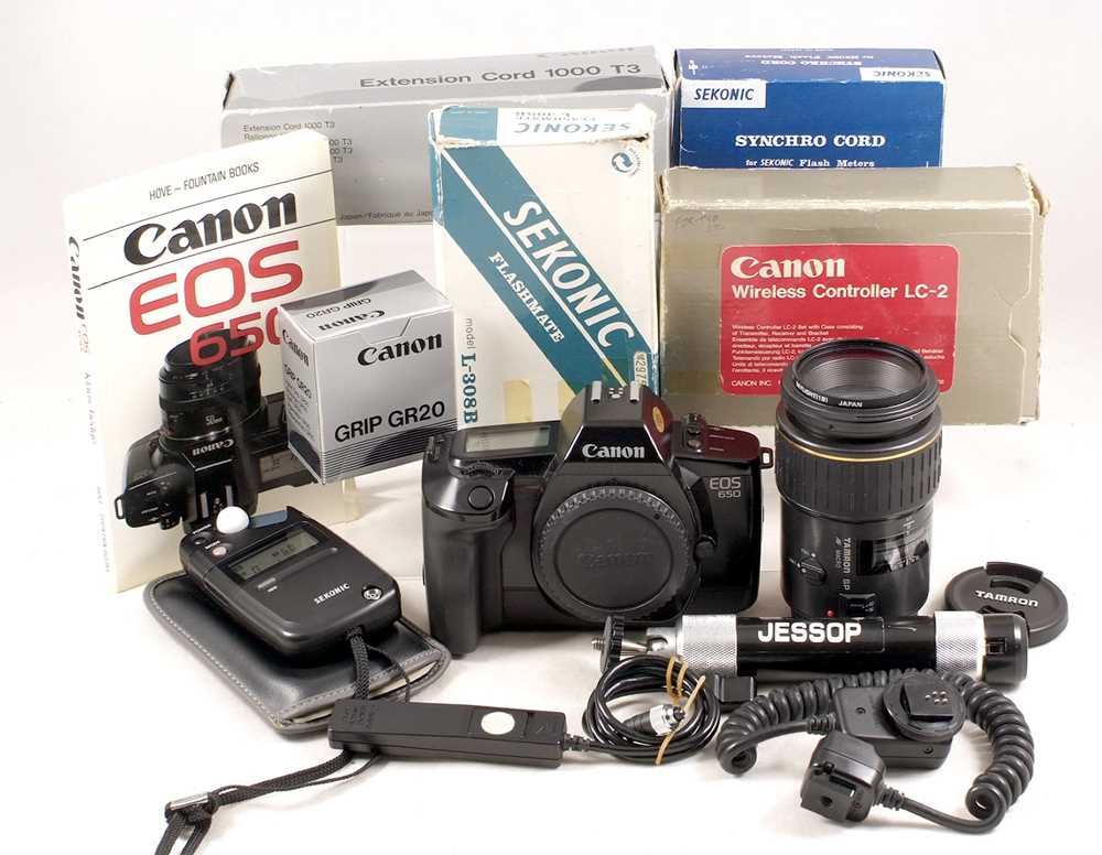 Lot 468 - A Group of Canon Items, inc Tamron 90mm Macro Lens, EOS Fit