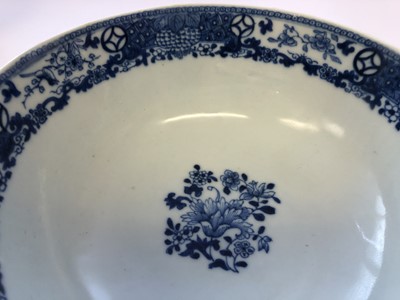 Lot 39 - A CHINESE BLUE AND WHITE 'LANDSCAPE' BOWL.