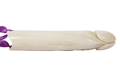 Lot 84 - A LATE 19TH / EARLY 20TH CENTURY CARVED IVORY PHALLUS AND CASE, PROBABLY FRENCH