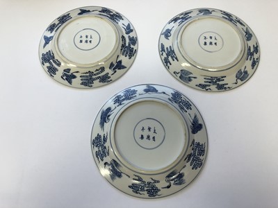 Lot 435 - A SET OF THREE CHINESE BLUE AND WHITE 'IMMORTALS' DISHES.