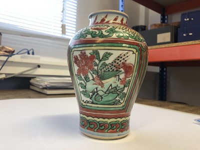 Lot 609 - A CHINESE WUCAI 'BIRDS' VASE.