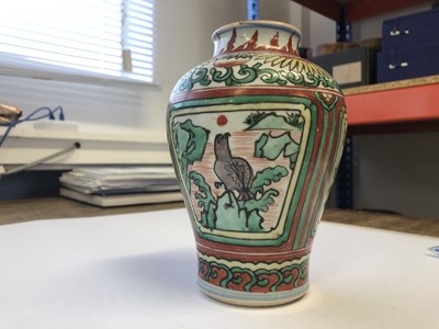 Lot 609 - A CHINESE WUCAI 'BIRDS' VASE.