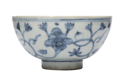 Lot 643 - A CHINESE BLUE AND WHITE BOWL.