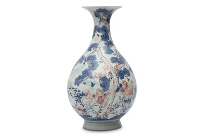 Lot 522 - A CHINESE BLUE AND WHITE AND UNDERGLAZE RED 'MONKEYS' VASE.