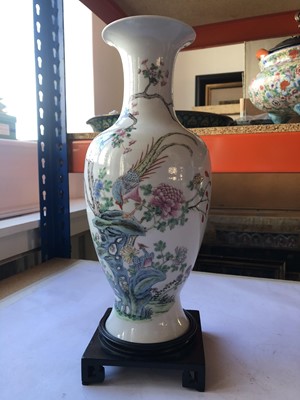 Lot 565 - A CHINESE  FAMILLE ROSE 'PHEASANTS' VASE.