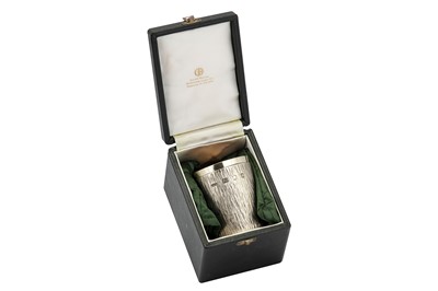 Lot 407 - A cased Elizabeth II modernist sterling silver gilt beaker, London 1971 by Gerald Benney
