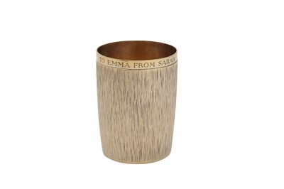 Lot 407 - A cased Elizabeth II modernist sterling silver gilt beaker, London 1971 by Gerald Benney
