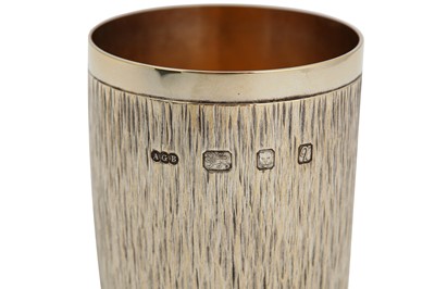 Lot 407 - A cased Elizabeth II modernist sterling silver gilt beaker, London 1971 by Gerald Benney