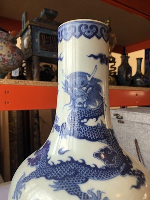 Lot 295 - A CHINESE BLUE AND WHITE 'DRAGON' VASE.