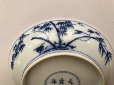 Lot 422 - A CHINESE BLUE AND WHITE 'SCHOLARS' DISH.