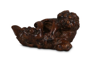 Lot 558 - A CHINESE ROOT WOOD 'LION AND CUB' CARVING.