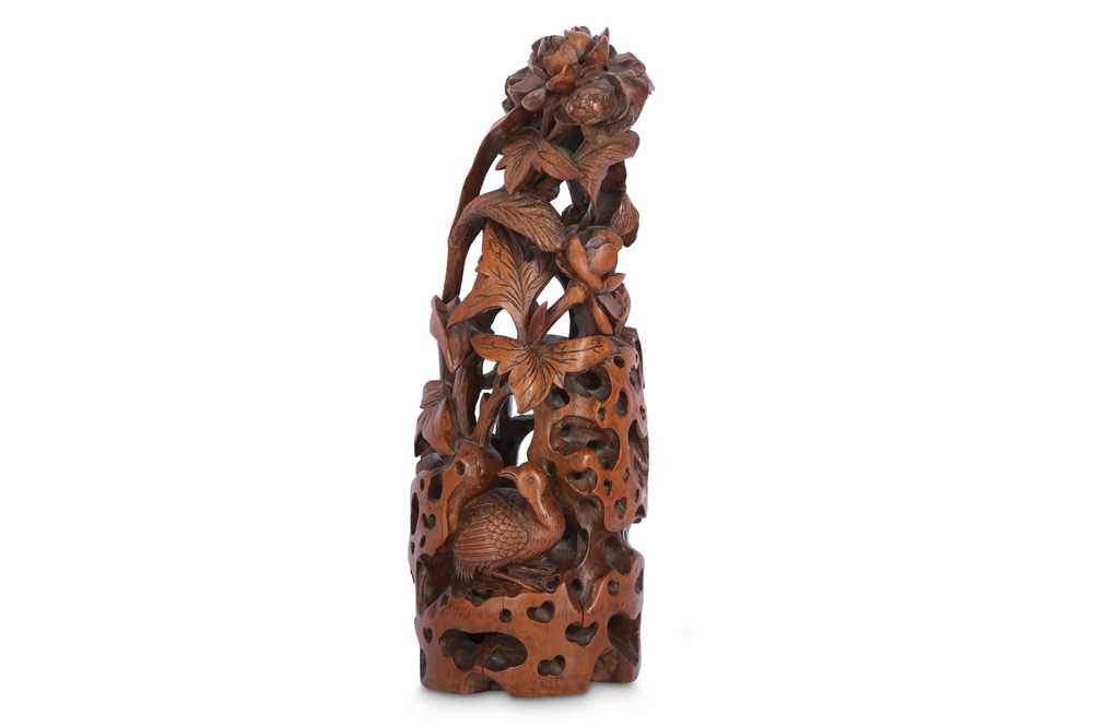Lot 386 - A CHINESE BAMBOO 'QUAIL' CARVING.