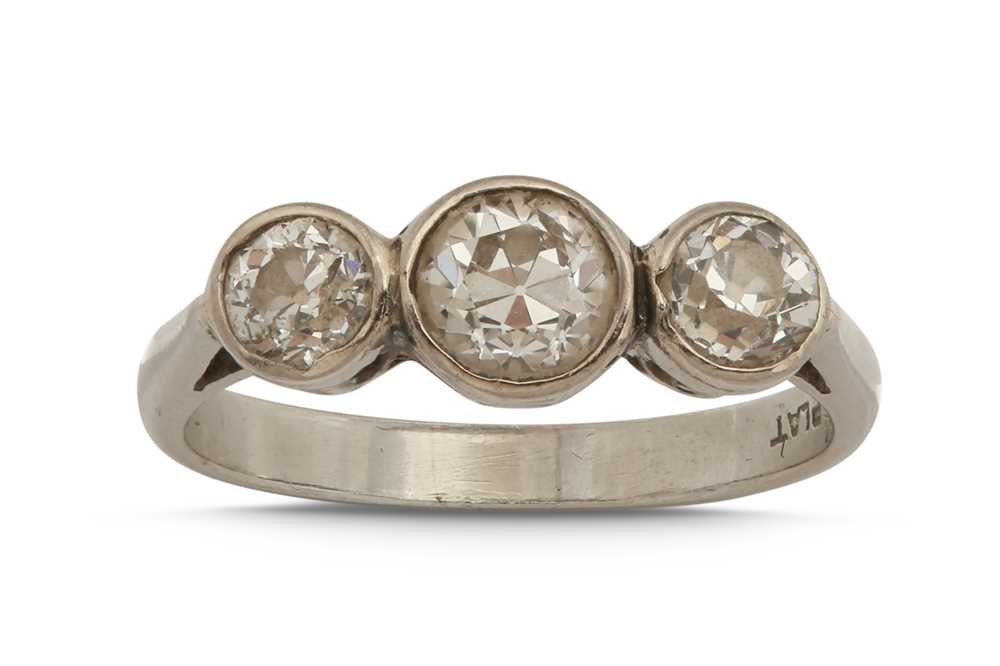 Lot 1313 - A diamond three-stone ring