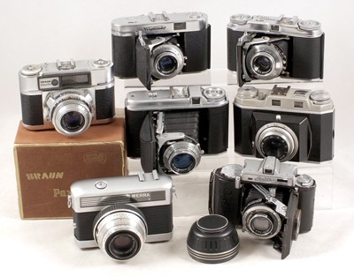 Lot 650 - Voigtlander Perkeo II and other Collectors Cameras