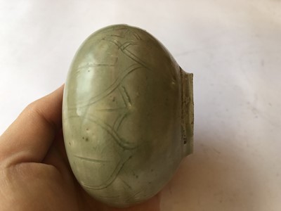 Lot 225 - A SMALL CHINESE YAOZHOU 'LOTUS' JAR.