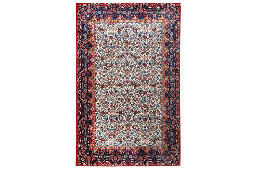 Lot 62 - A VERY FINE ISFAHAN RUG, CENTRAL PERSIA
