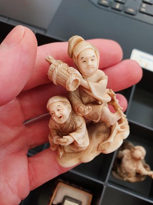 Lot 699 - λ A SMALL COLLECTION OF CHINESE CARVINGS.