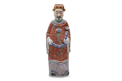 Lot 517 - A CHINESE FAMILLE ROSE FIGURE OF AN OFFICIAL.