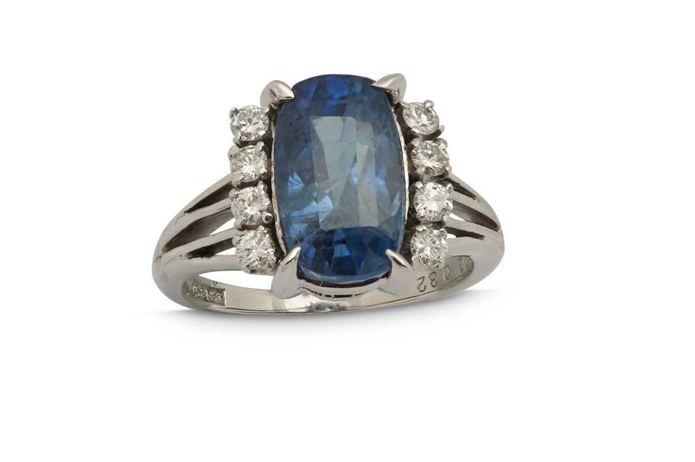 Lot 1260 - A sapphire and diamond ring