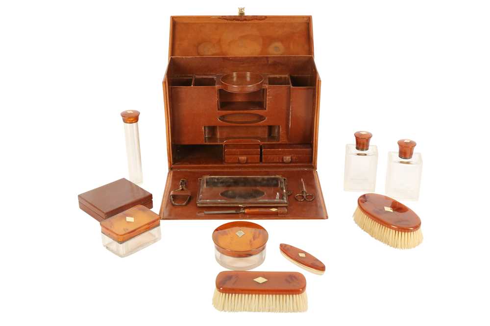 Lot 151 - An Art Deco silver and blonde tortoiseshell travelling vanity set