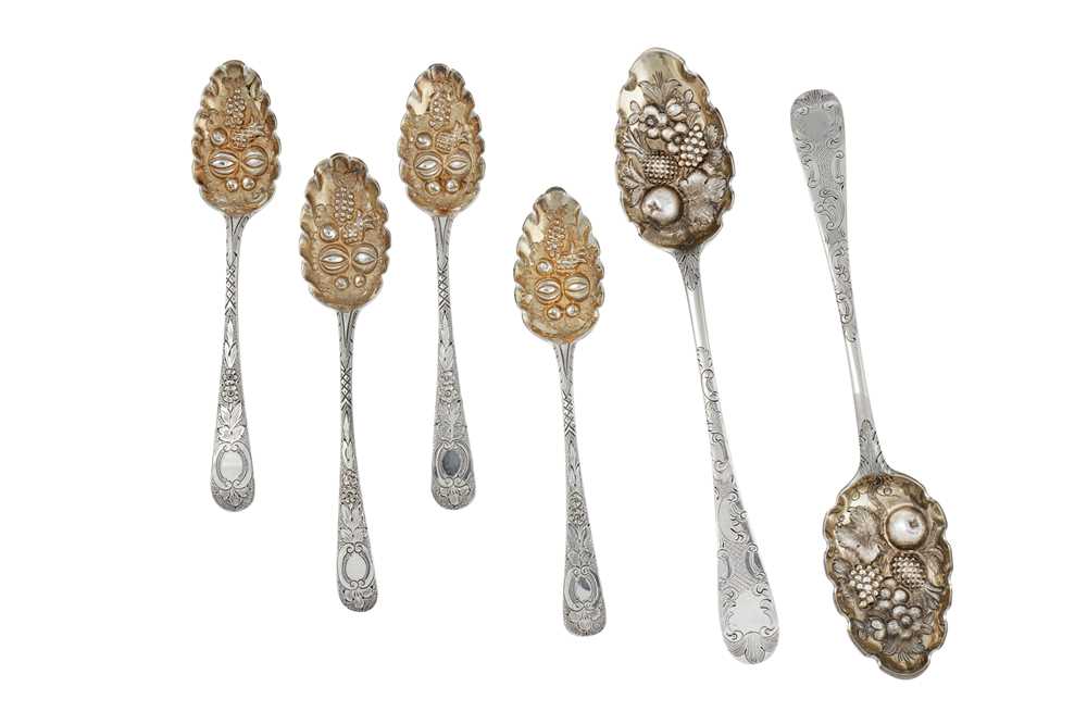 Lot 59 - A mixed group – A pair of George III Scottish silver tablespoon, Edinburgh 1789 by Alexander Spence