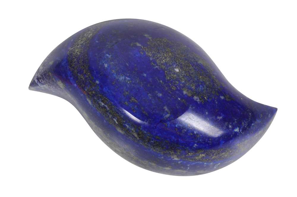 Lot 142 - A CARVED LAPIS LAZULI TEARDROP BOWL