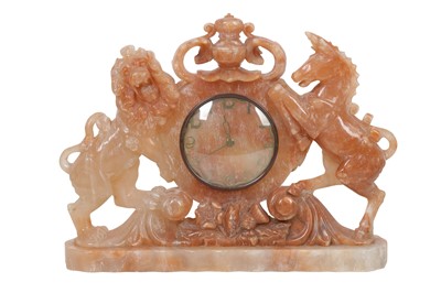 Lot 127 - AN UNUSUAL 20TH CENTURY ENGLISH ROYAL COAT OF ARMS CARVED SOAPSTONE MANTLE CLOCK