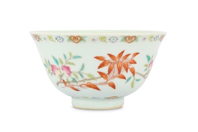 Lot 359 - A CHINESE FAMILLE ROSE 'BATS AND PEACHES' CUP.