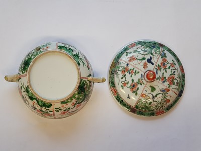 Lot 77 - A SMALL CHINESE FAMILLE VERTE TUREEN AND COVER.