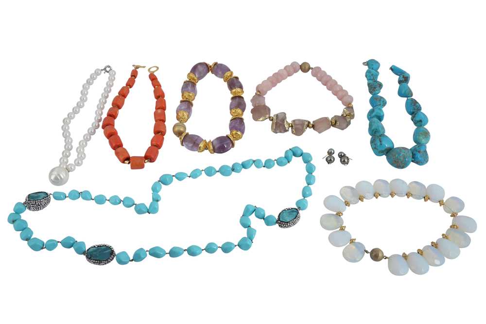 Lot 41 - Λ A GROUP OF SEMI-PRECIOUS AND IMITATION GEMSTONE NECKLACES AND A PAIR OF CULTURED PEARL EARRINGS