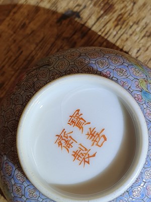 Lot 622 - A CHINESE FAMILLE ROSE 'FLOWER' FUP.