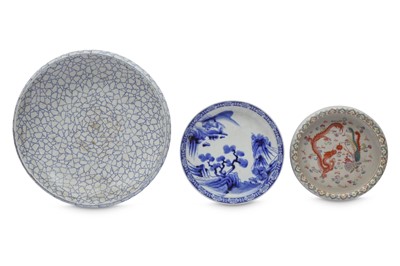 Lot 719 - A CHINESE FAMILLE ROSE 'DRAGON AND PHOENIX DISH TOGETHER WITH TWO BLUE AND WHITE DISHES.