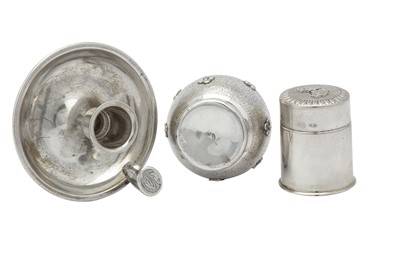 Lot 137 - A mixed group of mid-20th century Italian 800 standard silver