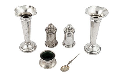 Lot 33 - A mixed group of sterling silver