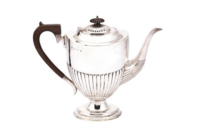Lot 3 - An Edwardian sterling silver coffee pot, Birmingham 1903 by Barker Brothers