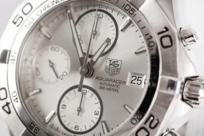 Lot 325 - TAG HEUER.