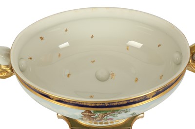 Lot 57 - An large Italian Mangami porcelain urn and cover, in the Sevres style, late 20th century