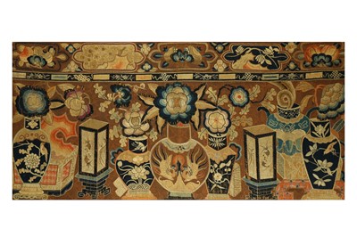 Lot 373 - A LARGE CHINESE EMBROIDERED 'HUNDRED ANTIQUES' TEXTILE PANEL.