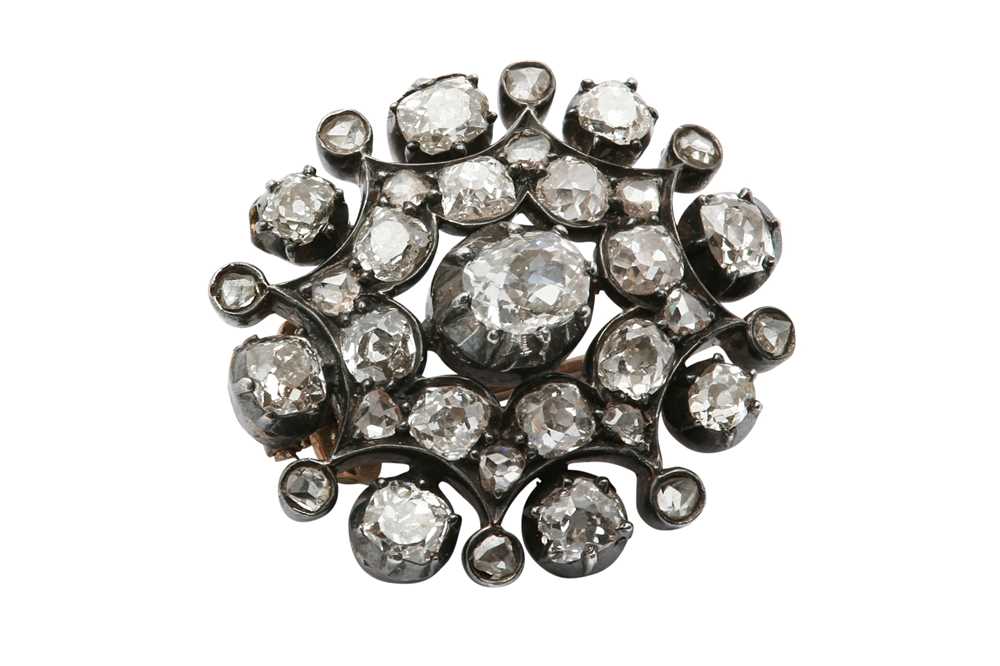 Lot 1322 - A diamond cluster brooch, 19th century