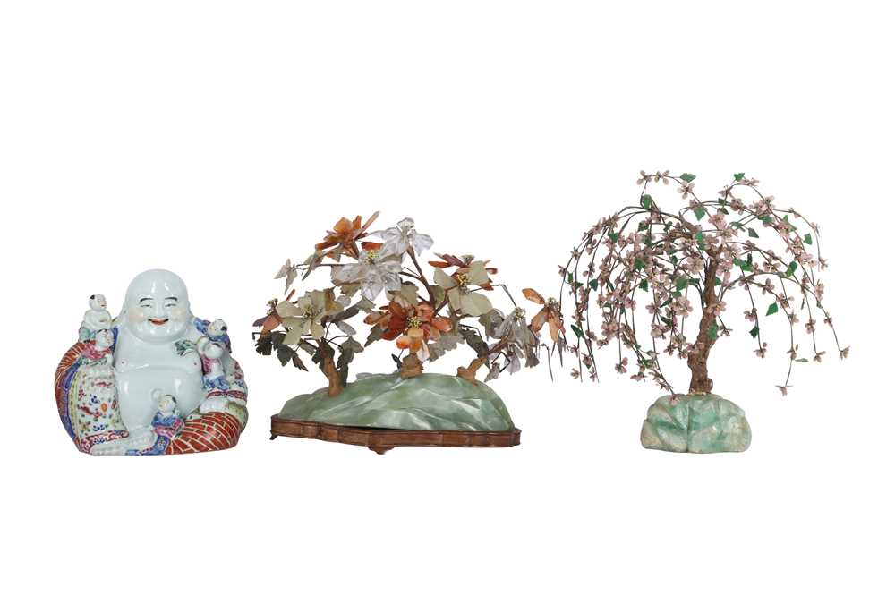 Lot 530 - A CHINESE FAMILLE ROSE FIGURE OF BUDAI HESHANG TOGETHER WITH TWO HARDSTONE BOULDERS WITH PLANTS.
