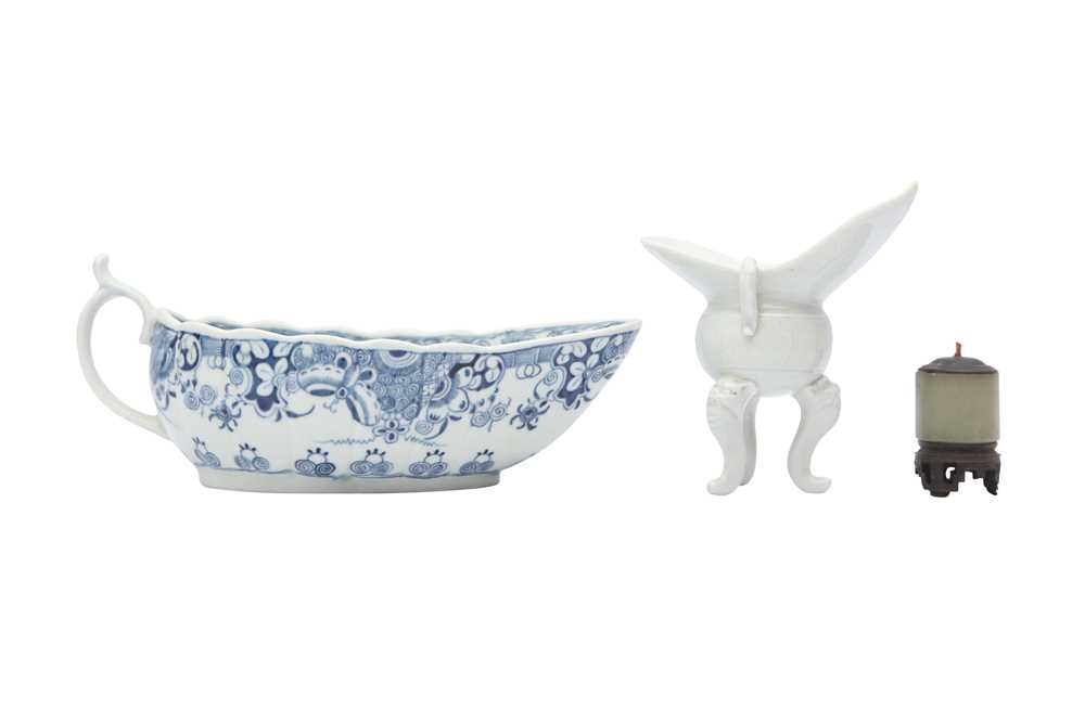 Lot 721 - TWO CHINESE PORCELAIN PIECES AND A JADE ARCHER'S RING.